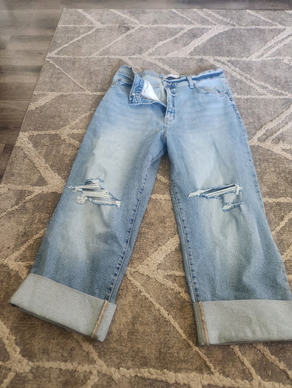 Jessica Simpson Light Wash Distressed Women Jeans - Classic Baggy Fit